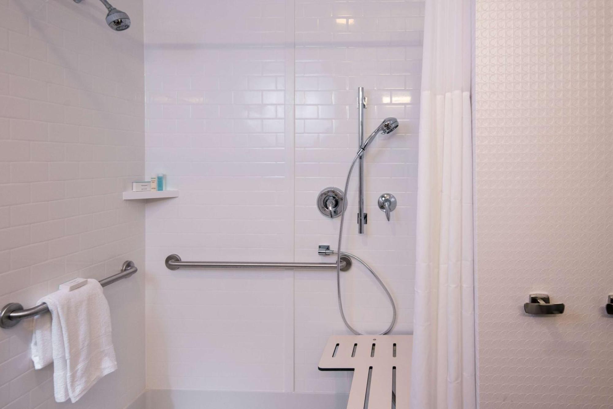 Hampton Inn&Suites at Wisconsin Dells Lake Delton Buitenkant foto
